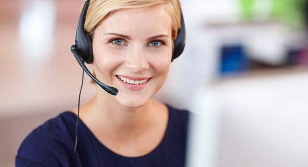 Agente de assist&ecirc;ncia ao cliente ao telefone