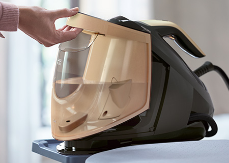 Grande tanque de &aacute;gua destac&aacute;vel para f&aacute;cil reabastecimento